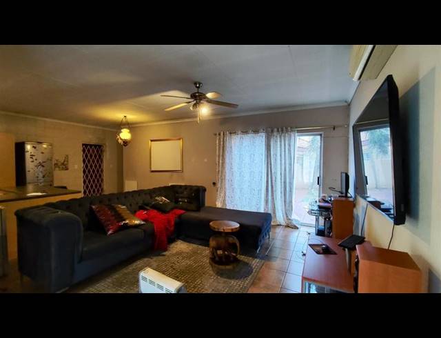 3 BEDROOM TOWNHOUSE FOR SALE IN VANDERBIJLPARK CE 2